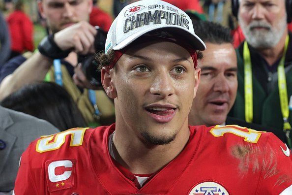  Patrick Mahomes #15 of the Kansas City Chiefs celebrates after defeating San Francisco 49ers 31-20 in Super Bowl LIV at Hard Rock Stadium on February 02, 2020 | Photo: Getty Images