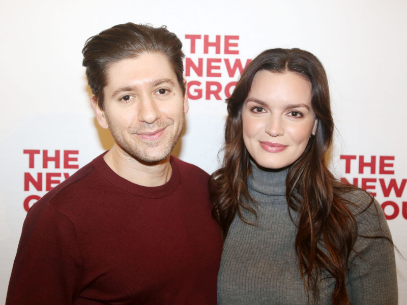   Michael Zegen e Jennifer Damiano posano alla serata di apertura della produzione The New Group dello spettacolo"The Seagull/Woodstock, NY" at The Linney Theater on February 26, 2023, in New York City. | Source: Getty Images