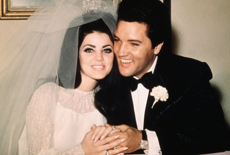 Elvis Presley e Priscilla dopo essersi sposati a Las Vegas nel 1967 | Fonte: Getty Images