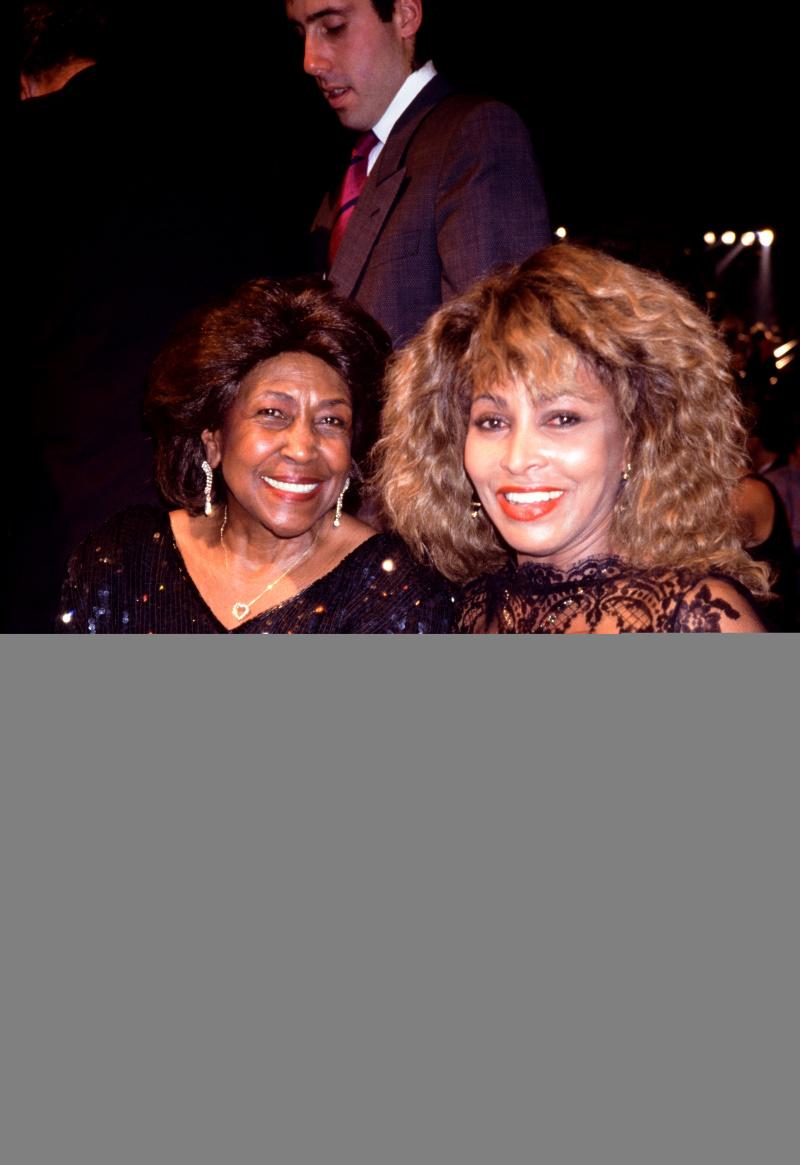 Tina Turnerin äiti Zelma Priscilla jätti heidän perheensä, kun Tina oli nuori