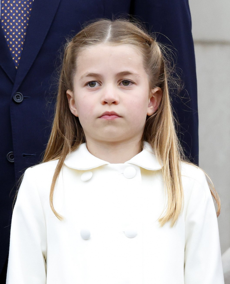 'Краљица или Дајана': Обожаваоци подељени око тога како изгледа принцеза Шарлот након њеног новог видеа са оцем
