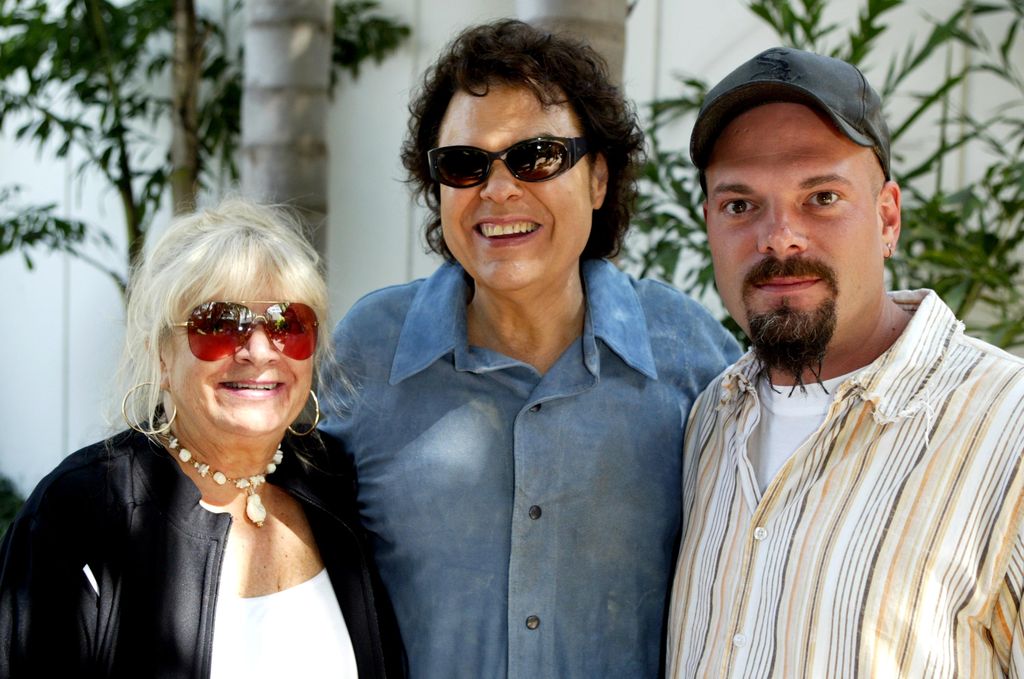 Ronnie Milsap with his wife, Joyce, and son, Todd, at the rehearsals for the Ray Charles tribute event | Photo: Getty Images