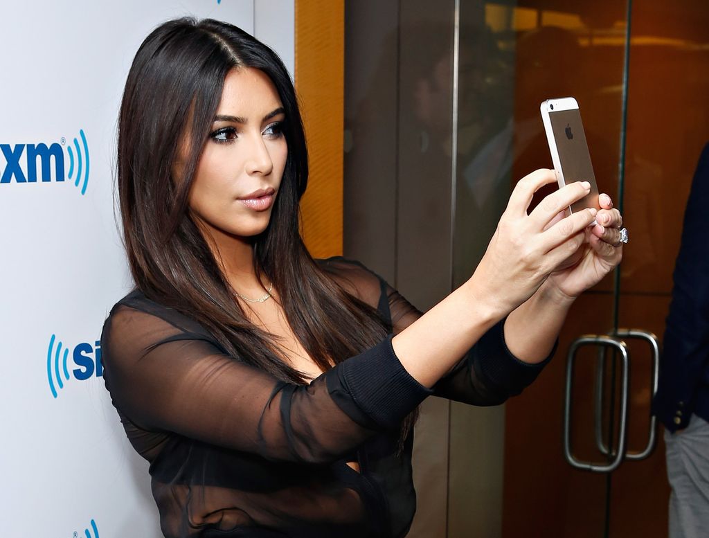 Kim Kardashian takes a selfie at the SiriusXM Studios on August 11, 2014. | Source: Getty Images